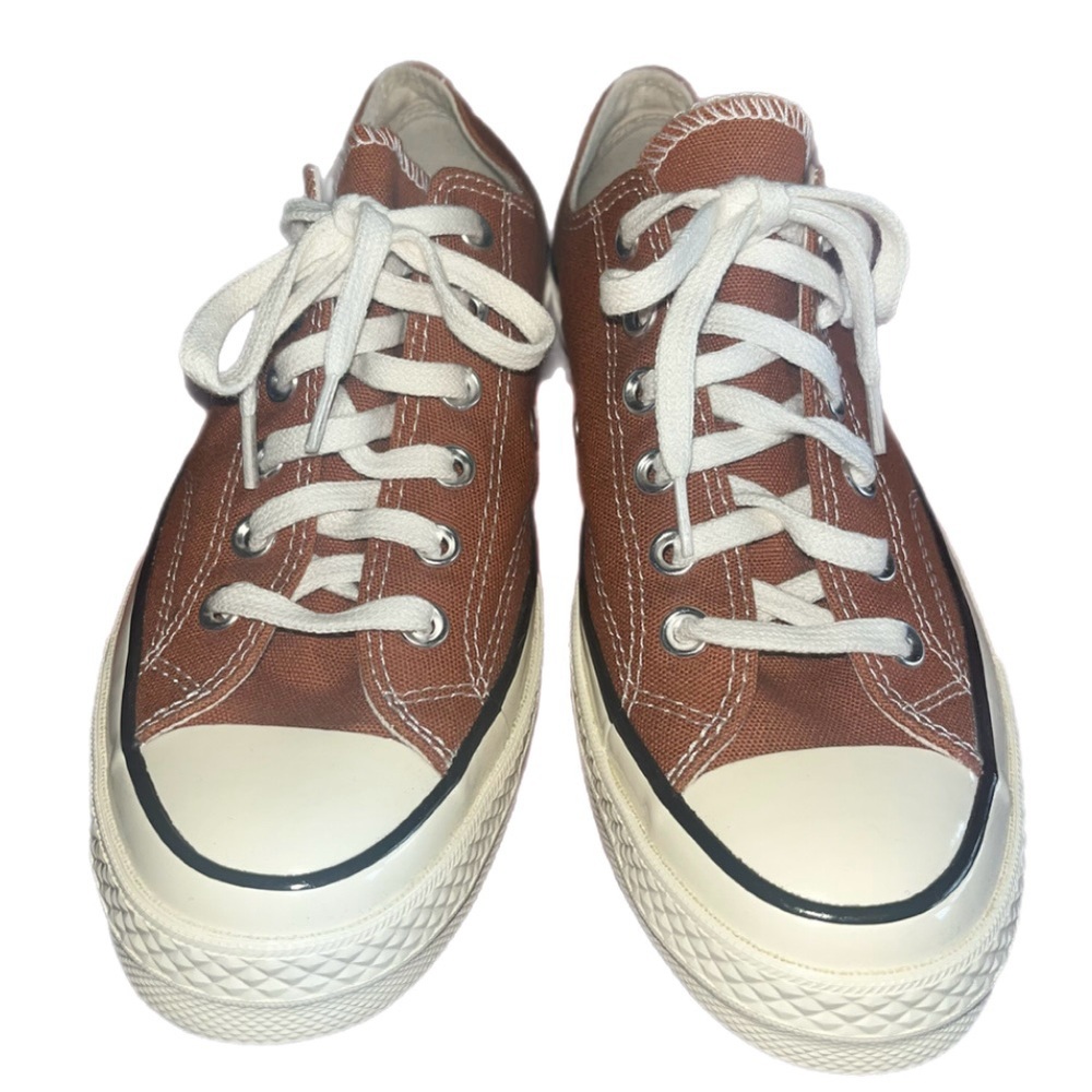 Converse Chuck 70 OX in Tawny Olive and Black
Size MEN 6.5    WOMENS 8.5